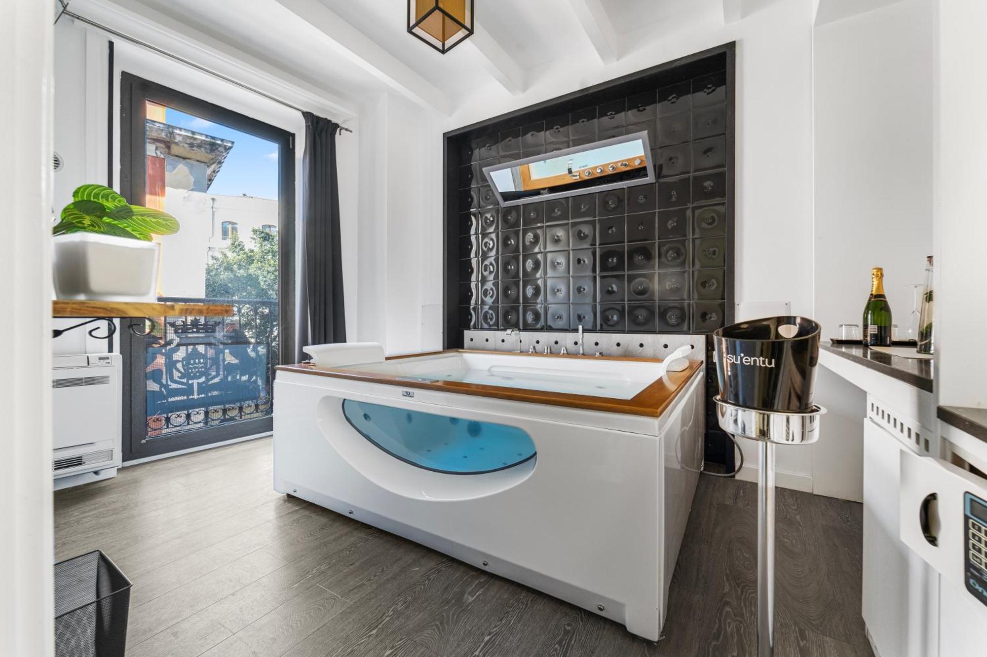 Ukiyo Suites And Rooms كالياري المظهر الخارجي الصورة